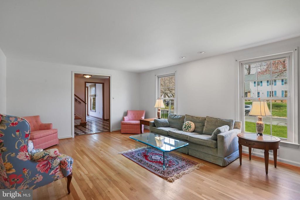 Image 23 of property listing at 11209 FARMLAND DR, Rockville, MD 20852