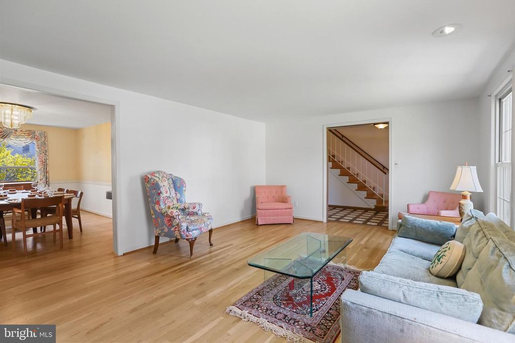Image 24 of property listing at 11209 FARMLAND DR, Rockville, MD 20852