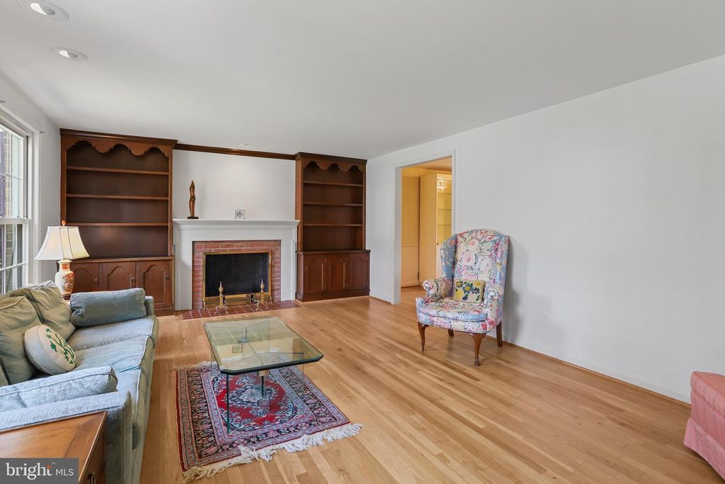 Image 25 of property listing at 11209 FARMLAND DR, Rockville, MD 20852