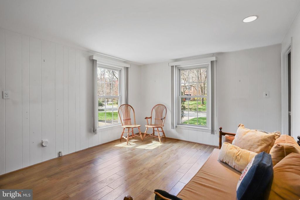 Image 28 of property listing at 11209 FARMLAND DR, Rockville, MD 20852