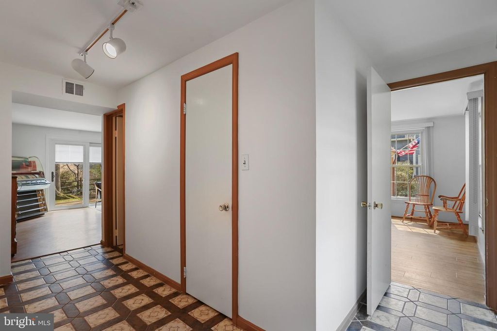 Image 34 of property listing at 11209 FARMLAND DR, Rockville, MD 20852