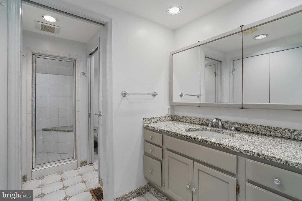 Image 39 of property listing at 11209 FARMLAND DR, Rockville, MD 20852