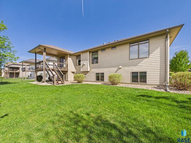 305 E 77th St Street, Sioux Falls, SD 57108