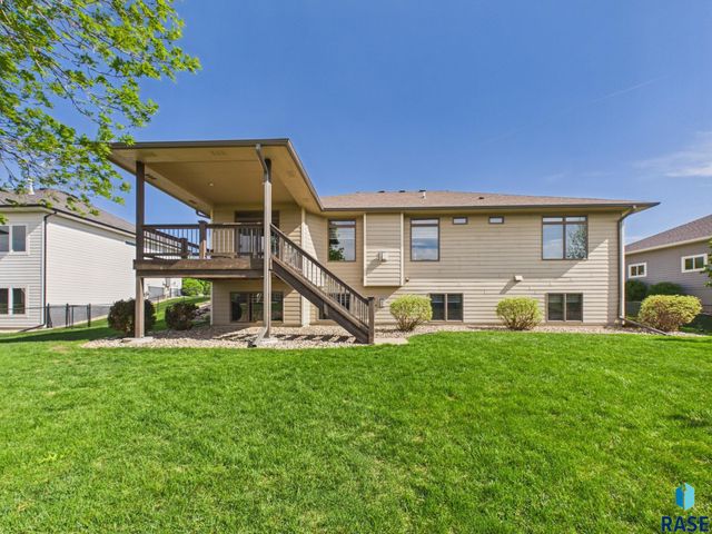 305 E 77th St Street, Sioux Falls, SD 57108