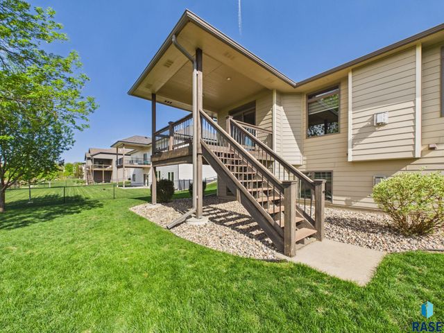 305 E 77th St Street, Sioux Falls, SD 57108