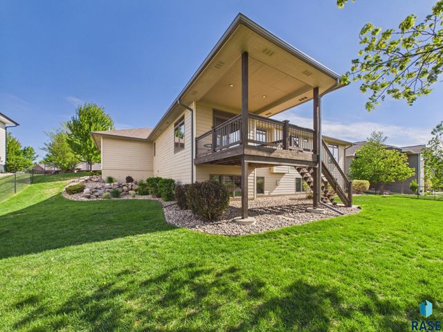 305 E 77th St Street, Sioux Falls, SD 57108
