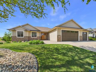 305 E 77th St Street, Sioux Falls, SD 57108