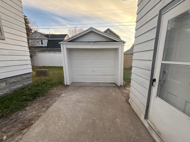 809 CORA STREET, Green Bay, WI 54303