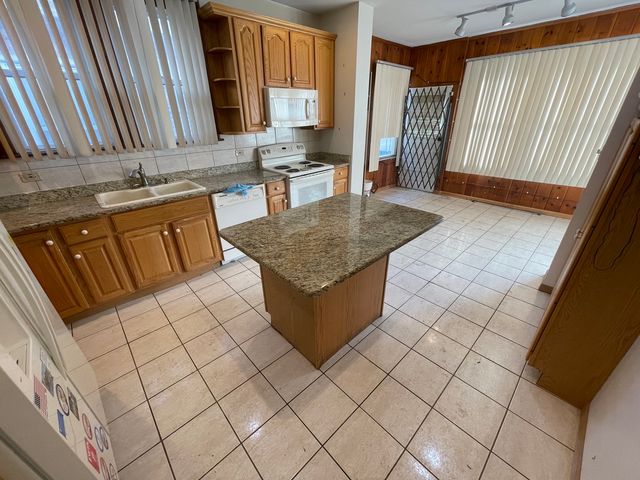 1643 E 86th Street, Chicago, IL 60617