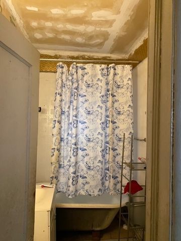 6030 S Winchester Avenue, Chicago, IL 60636