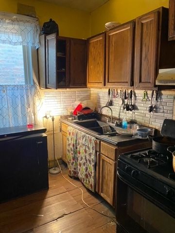 6030 S Winchester Avenue, Chicago, IL 60636