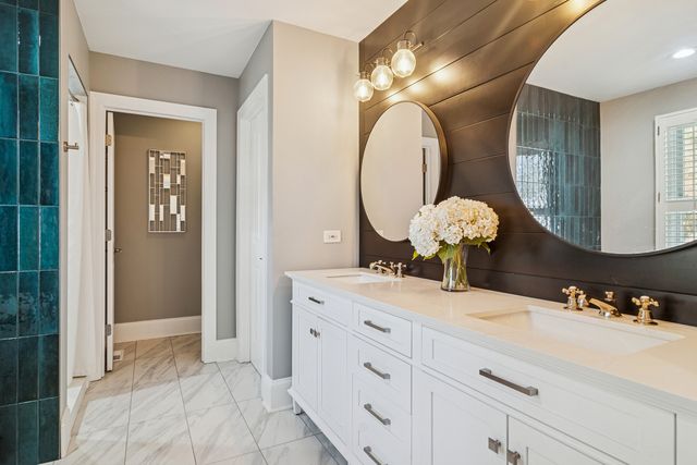 320 Washington Street, Barrington, IL 60010