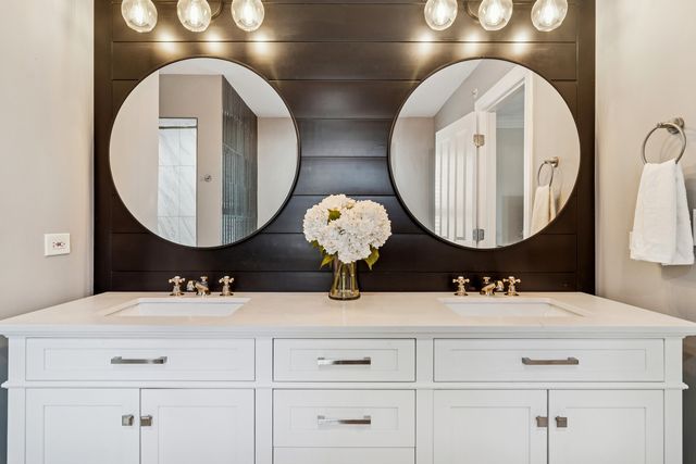 320 Washington Street, Barrington, IL 60010