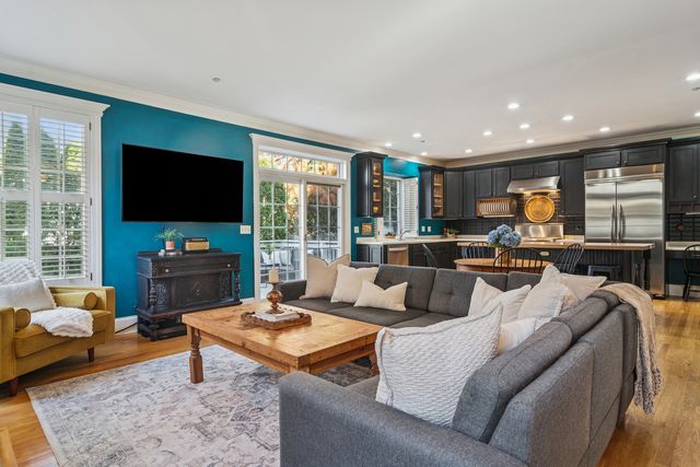 320 Washington Street, Barrington, IL 60010