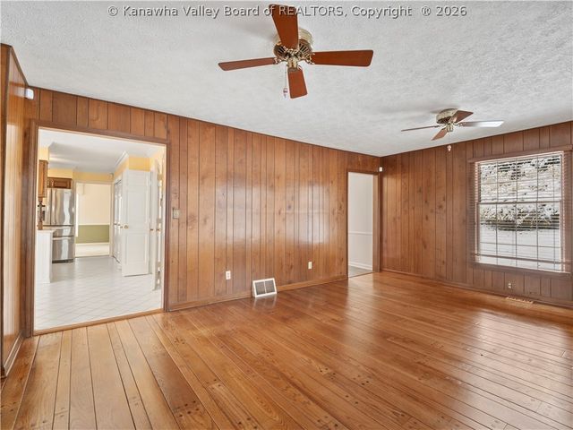 924 Harmony Lane, South Charleston, WV 25303