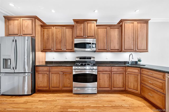 6201 Fred Ill Jr Court, Pearl River, NY 10965
