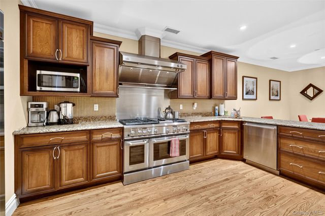 6201 Fred Ill Jr Court, Pearl River, NY 10965