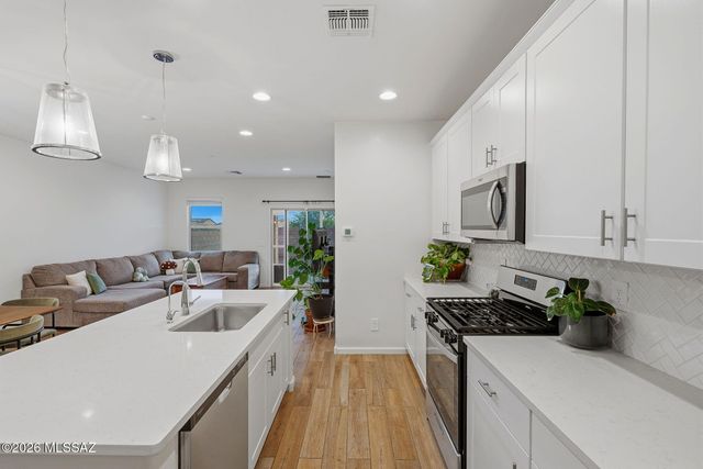 7867 S Walnutview Drive, Tucson, AZ 85757