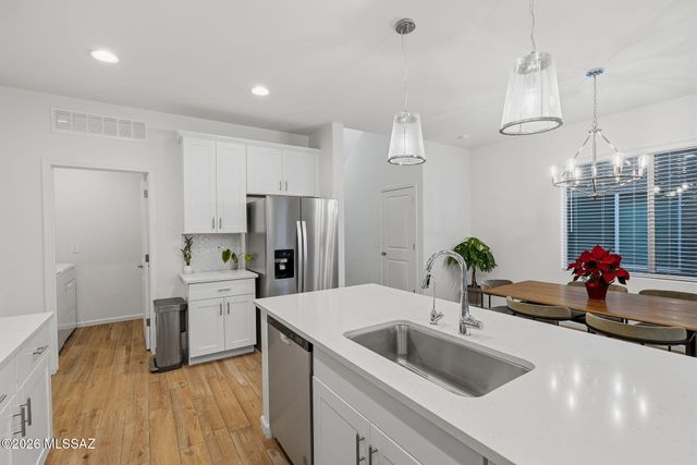 7867 S Walnutview Drive, Tucson, AZ 85757