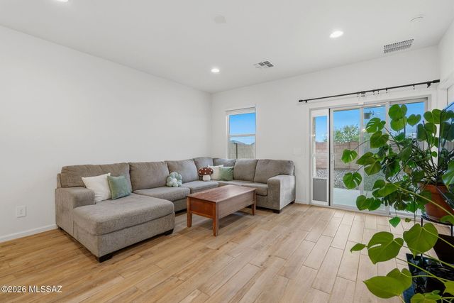 7867 S Walnutview Drive, Tucson, AZ 85757