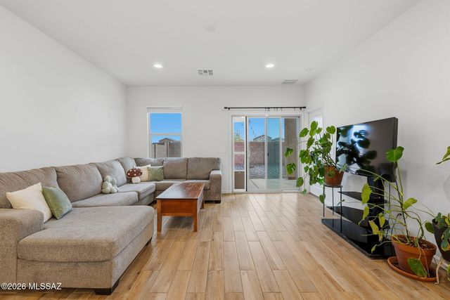 7867 S Walnutview Drive, Tucson, AZ 85757