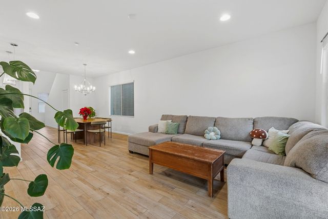 7867 S Walnutview Drive, Tucson, AZ 85757