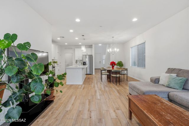 7867 S Walnutview Drive, Tucson, AZ 85757