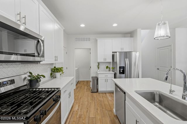 7867 S Walnutview Drive, Tucson, AZ 85757