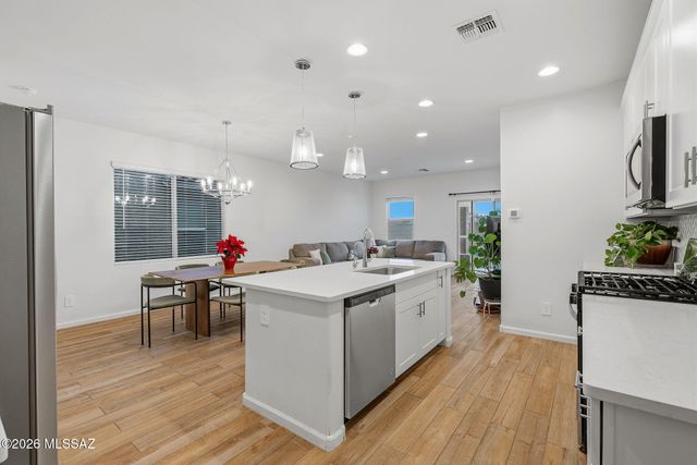 7867 S Walnutview Drive, Tucson, AZ 85757