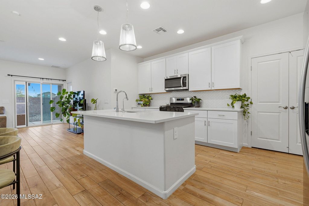 7867 S Walnutview Drive, Tucson, AZ 85757