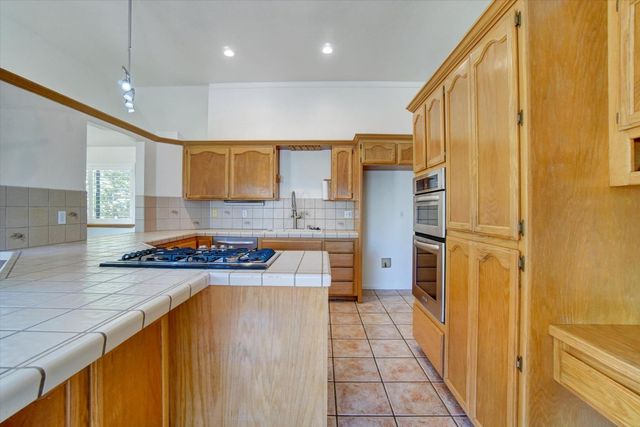 3134 Woodleigh Ln, Cameron Park, CA 95682