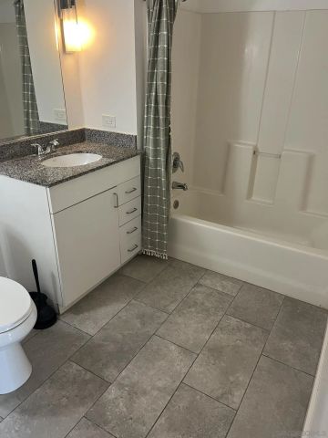 425 W Beech 1556, San Diego, CA 92101