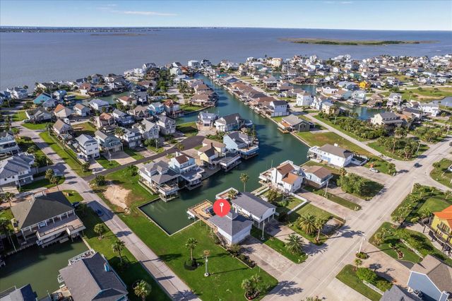 1007 Tiki, Tiki Island, TX 77554