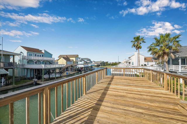 1007 Tiki, Tiki Island, TX 77554