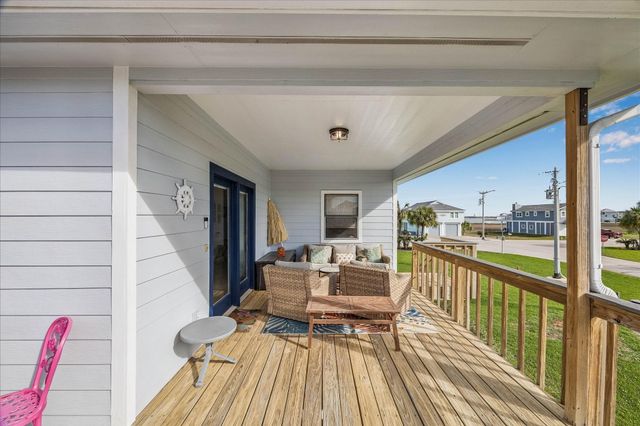 1007 Tiki, Tiki Island, TX 77554