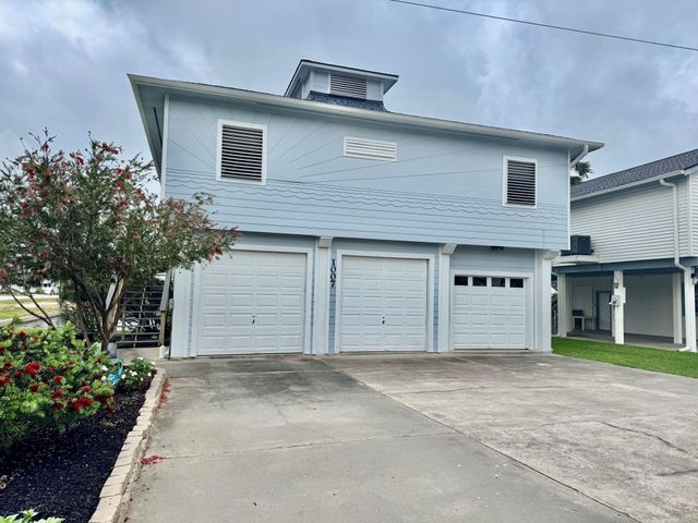 1007 Tiki, Tiki Island, TX 77554