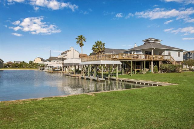 1007 Tiki, Tiki Island, TX 77554