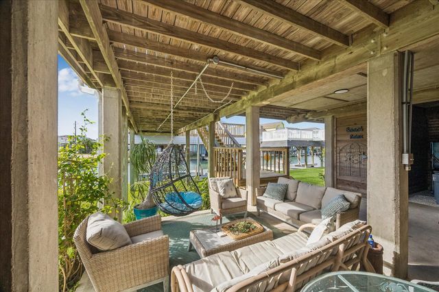 1007 Tiki, Tiki Island, TX 77554