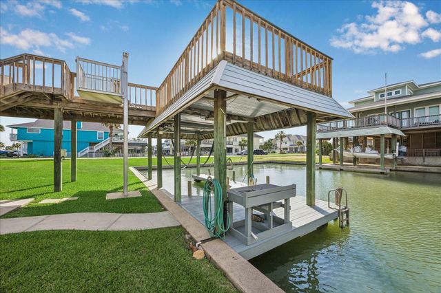 1007 Tiki, Tiki Island, TX 77554