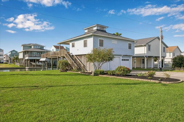 1007 Tiki, Tiki Island, TX 77554