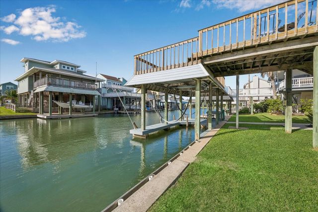 1007 Tiki, Tiki Island, TX 77554