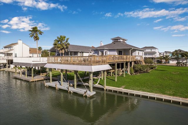 1007 Tiki, Tiki Island, TX 77554