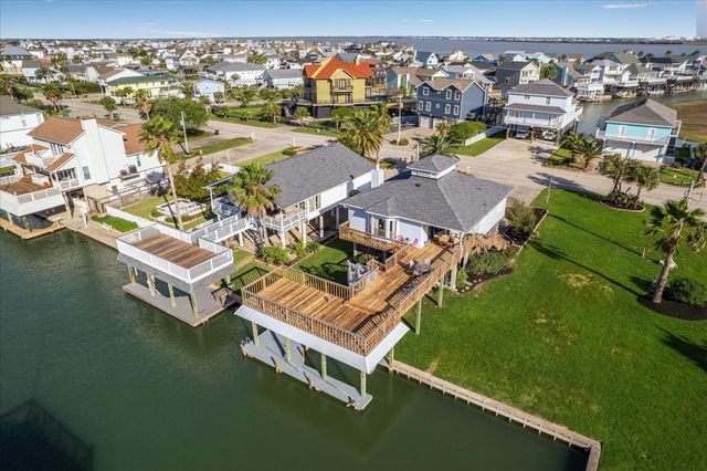 1007 Tiki, Tiki Island, TX 77554