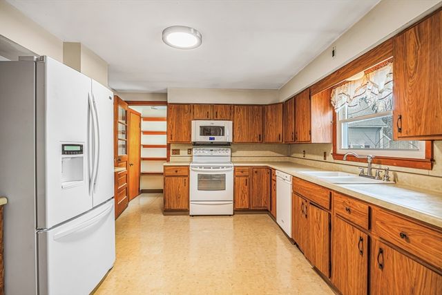 331 Dale Street, Chicopee, MA 01013
