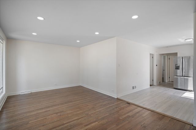 4745 S Leamington Avenue, Chicago, IL 60638