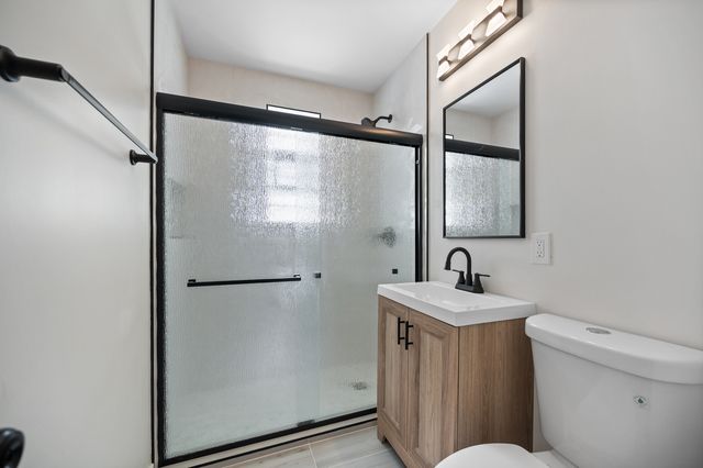 4745 S Leamington Avenue, Chicago, IL 60638