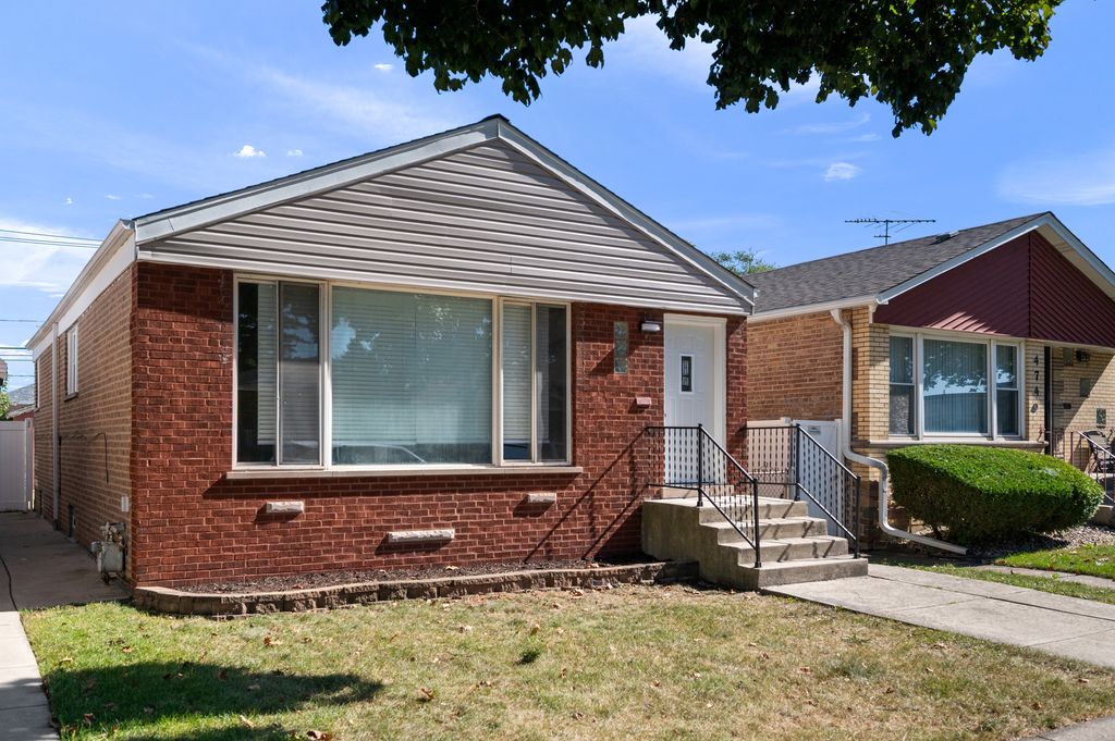 4745 S Leamington Avenue, Chicago, IL 60638
