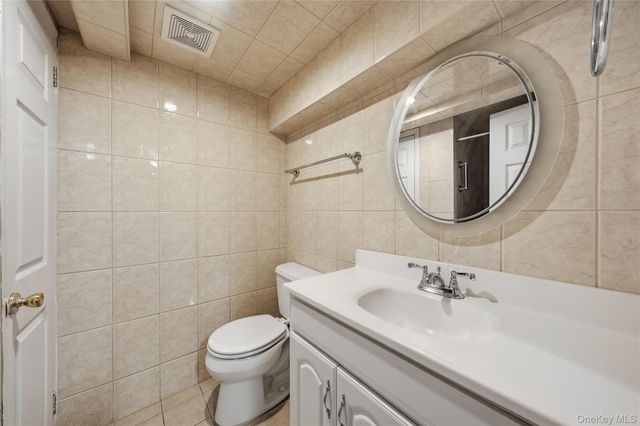 61-17 81st Street, Middle Village, NY 11379