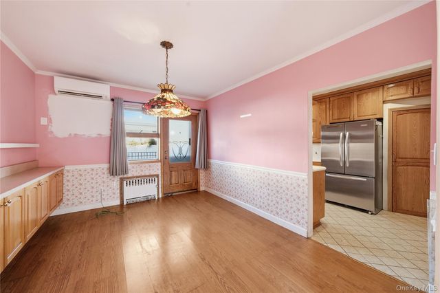 61-17 81st Street, Middle Village, NY 11379