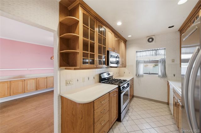 61-17 81st Street, Middle Village, NY 11379